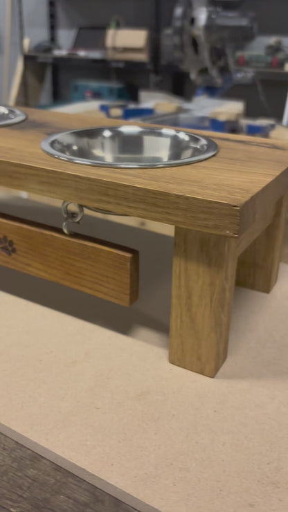 Customizable pet feeder